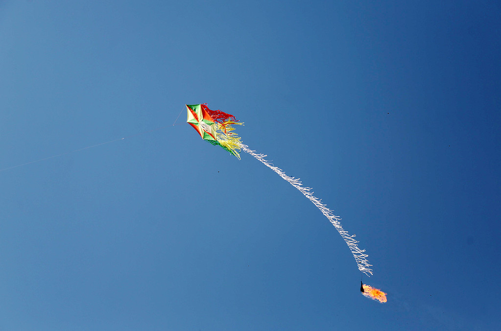 طائرة ورقية حارقة من غزة باتجاه مستوطنات الاحتلال