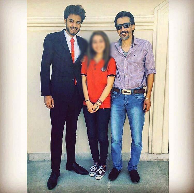 (صورة للأطراف الثلاثة (الفتاة ووالدها والشاب