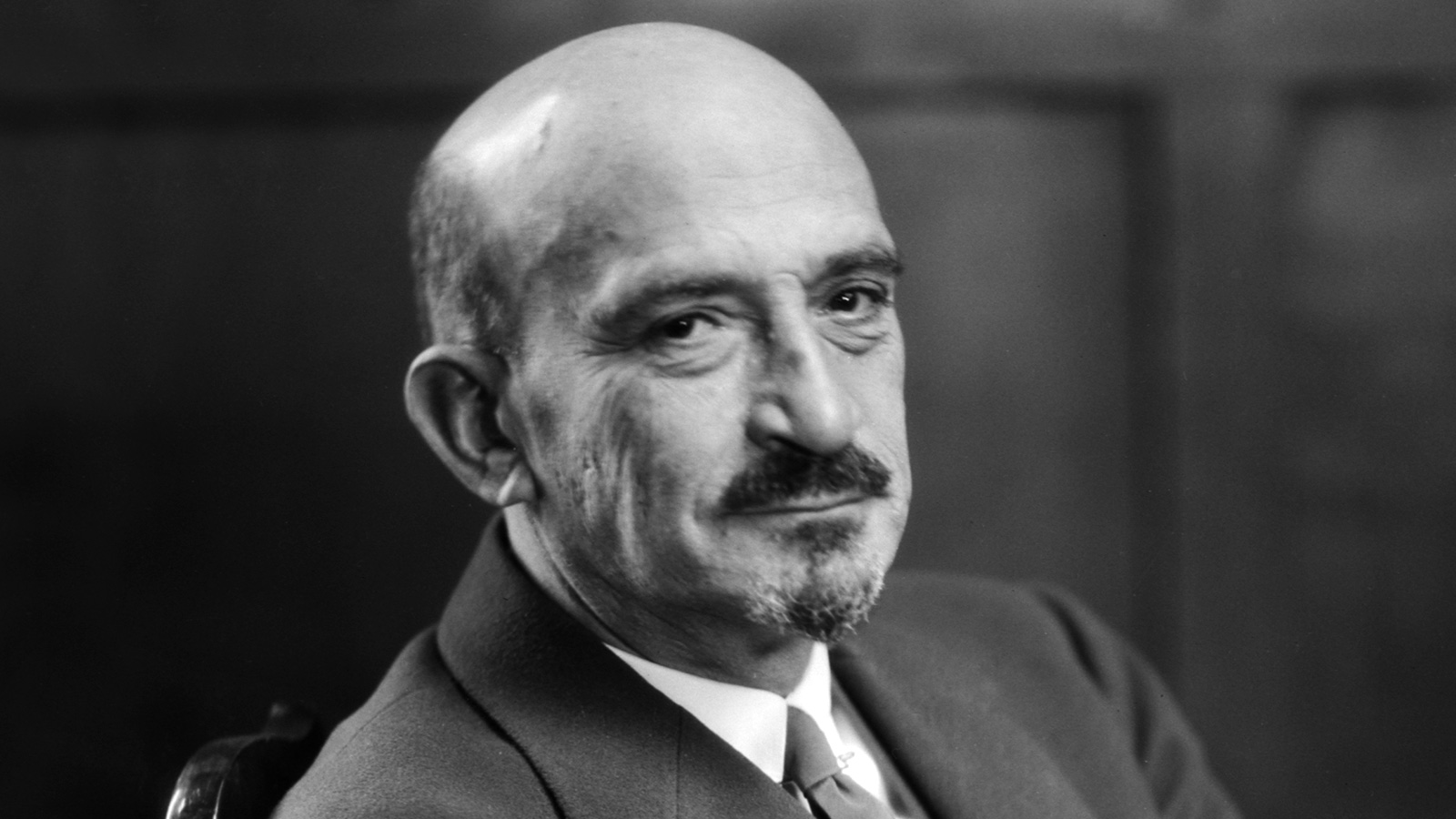 حاييم وايزمان الزعيم الصهيوني والرئيس الأول لإسرائيل يعد الشخصية الأشهر بعد تيودور هرتزل