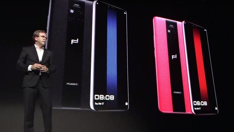 هواوي مايت 20 آر إس يأتي بخلفية مكونة من الجلد والزجاج لمنحه مظهر سيارات السباق