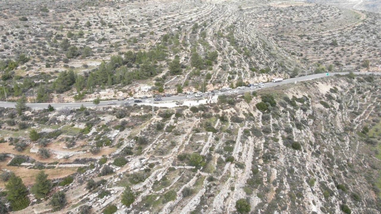 صورة للمكان الذي عثر فيه جيش الاحتلال على جثة شاب فلسطيني وزعم أنها لمنفذ عملية إطلاق النار