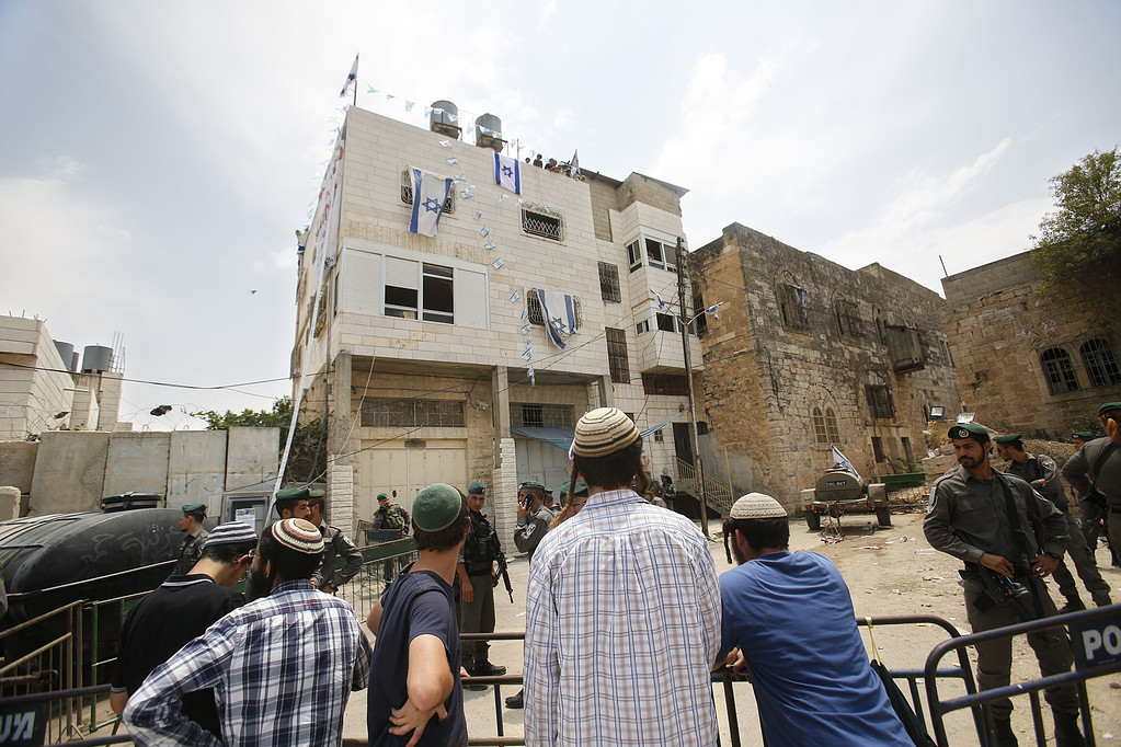 الاستيلاء على منازل الفلسطينيين